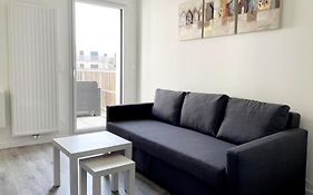 Studio Avec Balcon Et Parking!